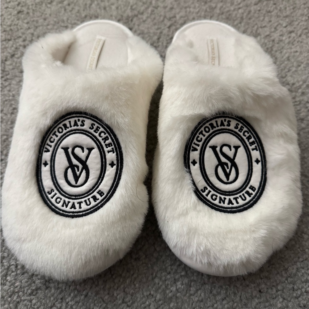 Victoria's Secret Cream Fuzzy Slippers